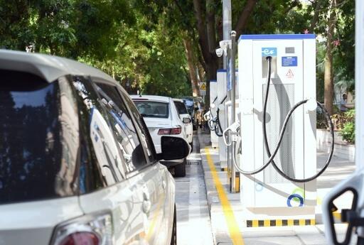 全国首个“智慧停车+充电一体化”路边充电桩试点在深圳建成 全国首个“智慧停车+充电一体化”路边充电桩试点在深圳建成