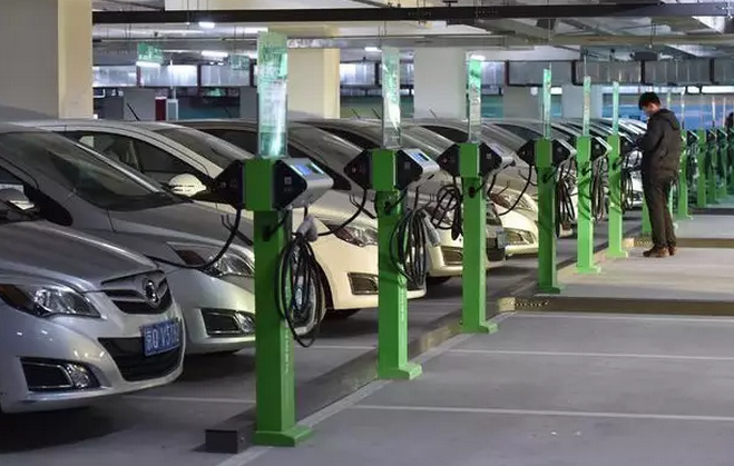 电动汽车,充电桩 电动汽车,充电桩